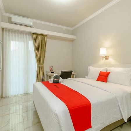 Hotel Reddoorz Near Taman Makam Pahlawan Cikutra Bandung Exterior foto