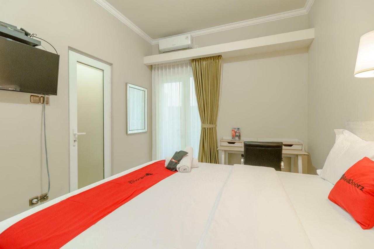 Hotel Reddoorz Near Taman Makam Pahlawan Cikutra Bandung Exterior foto