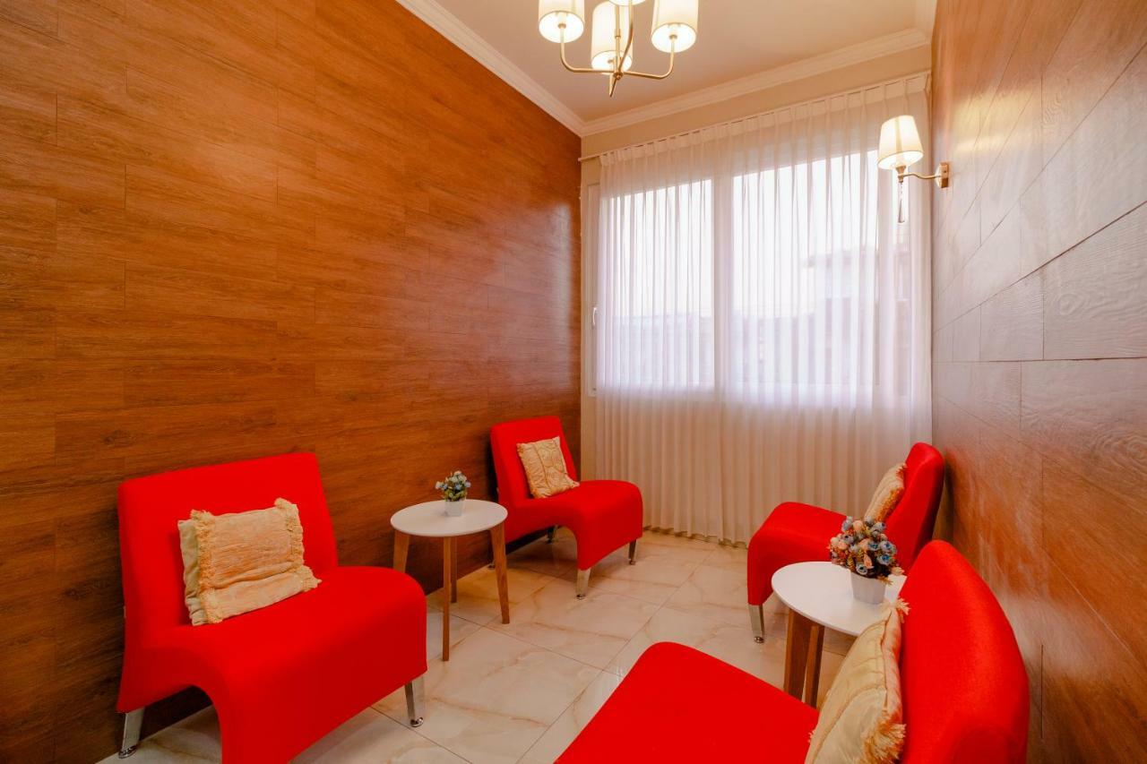 Hotel Reddoorz Near Taman Makam Pahlawan Cikutra Bandung Exterior foto