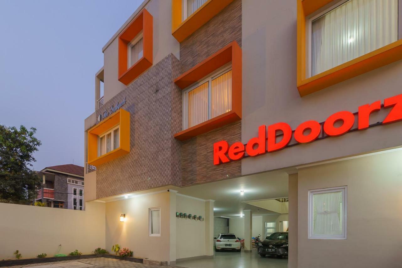 Hotel Reddoorz Near Taman Makam Pahlawan Cikutra Bandung Exterior foto