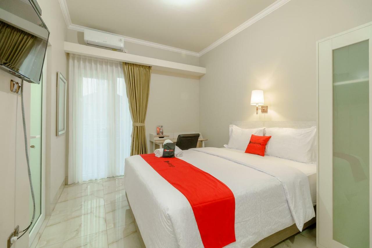 Hotel Reddoorz Near Taman Makam Pahlawan Cikutra Bandung Exterior foto